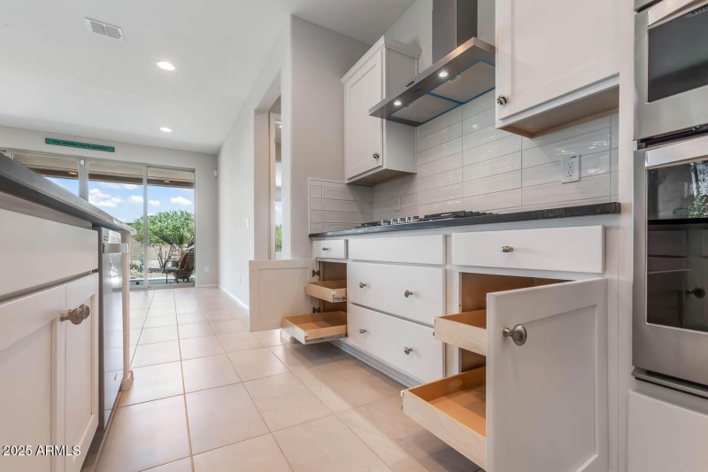 Kitchen pull out drawers