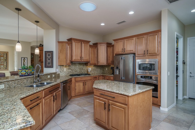12) KITCHEN