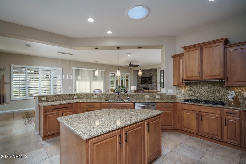 15) KITCHEN