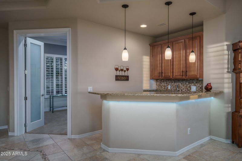 19) WET BAR