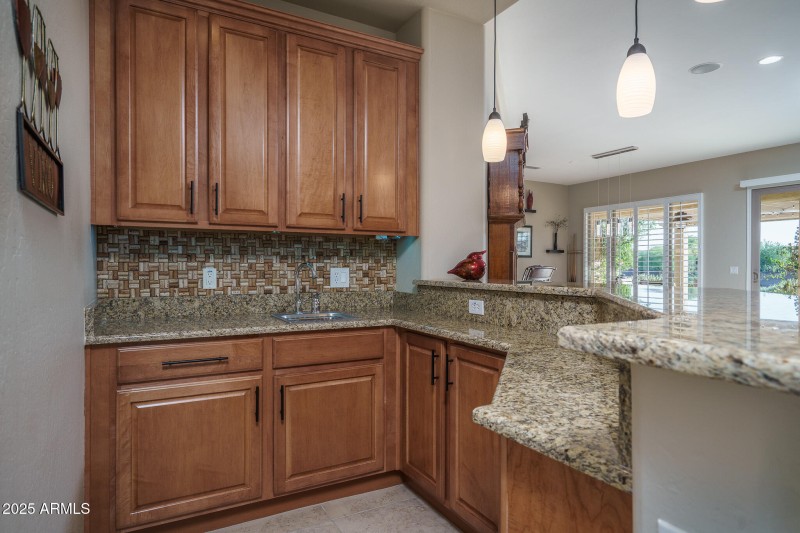 20) WET BAR