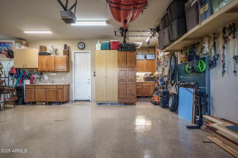 52) GARAGE