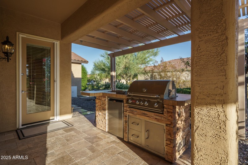 73) OUTDOOR KITCHEN