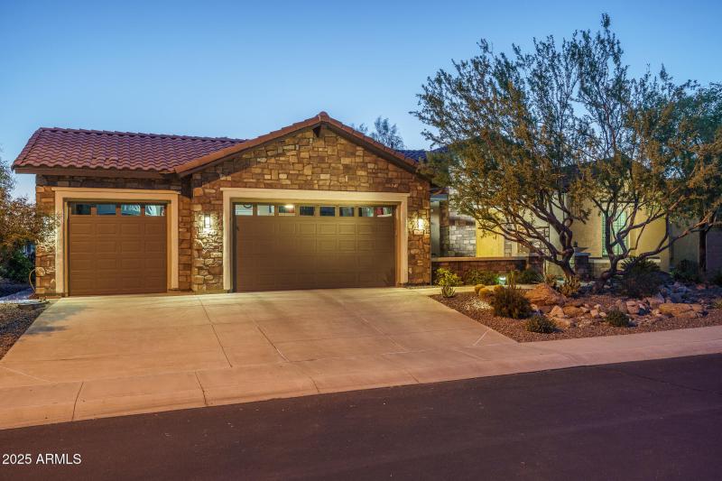 79) FRONT OF HOME