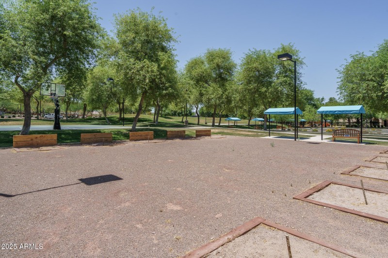 H5) HORSESHOES