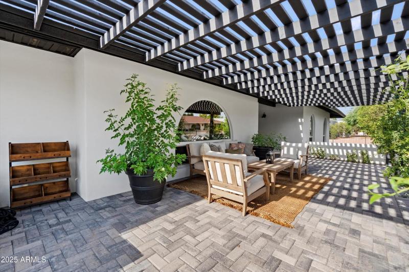 08-Front Courtyard