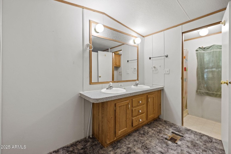 25_125-Primary Bathroom
