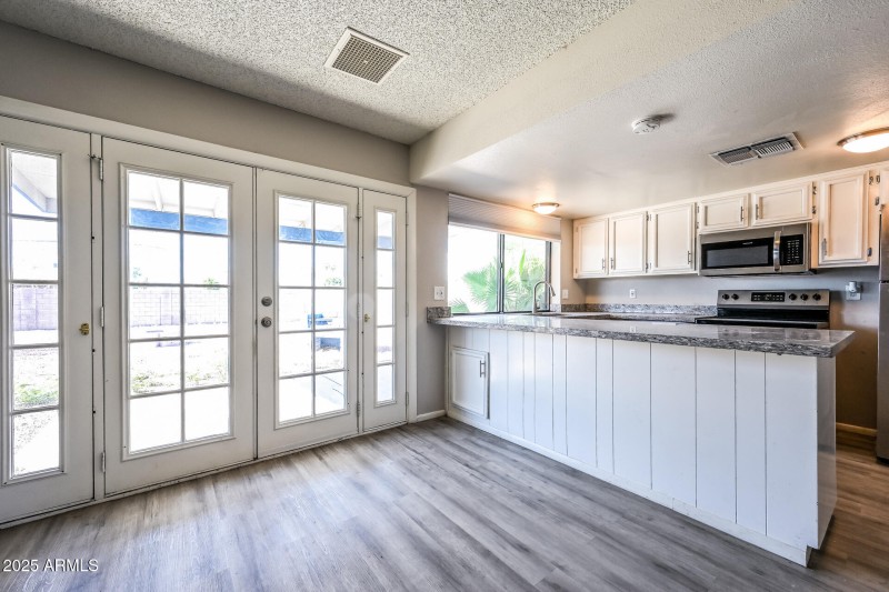 009-photo-dining-room-14680073