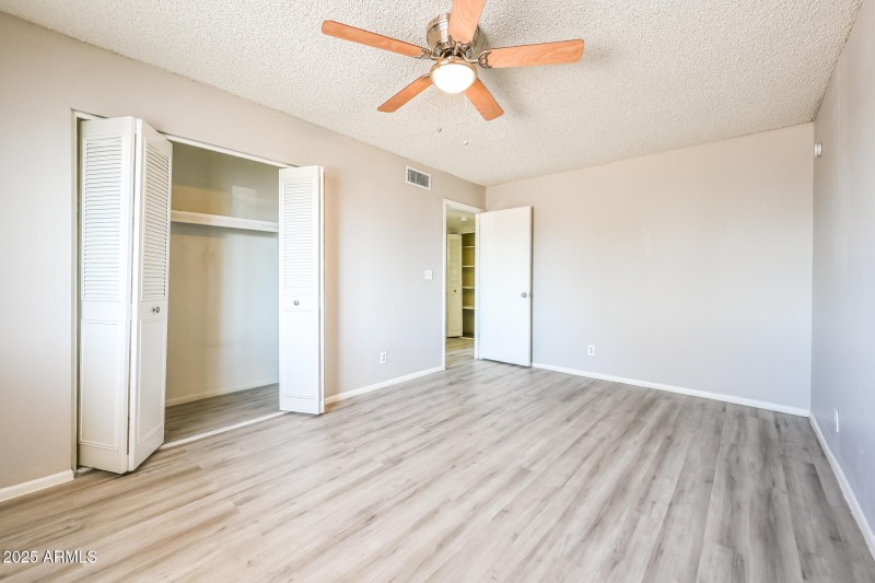 015-photo-bedroom-14680069