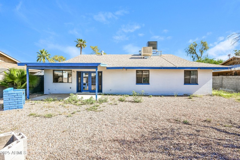 019-photo-rear-view-14680561