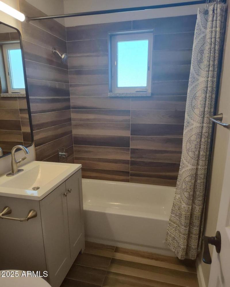 Full Hall Bath