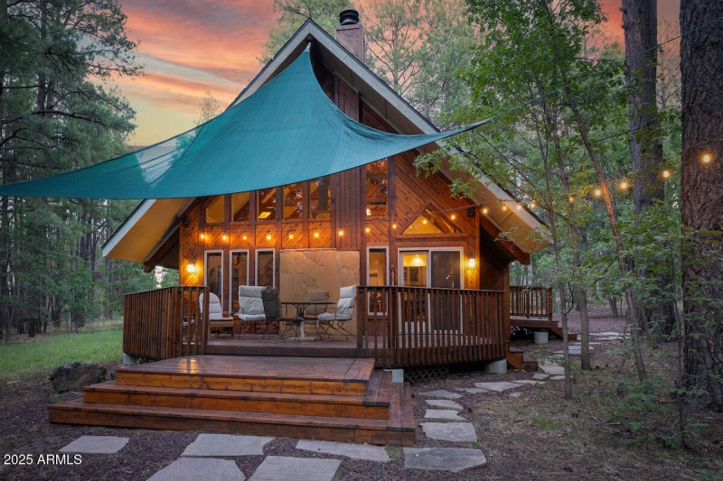 Cabin-1687