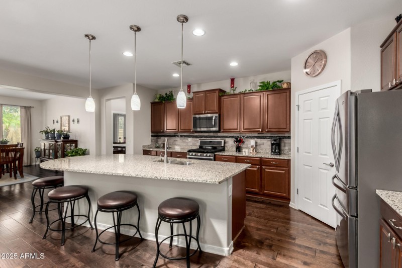 breakfast bar/kitchen