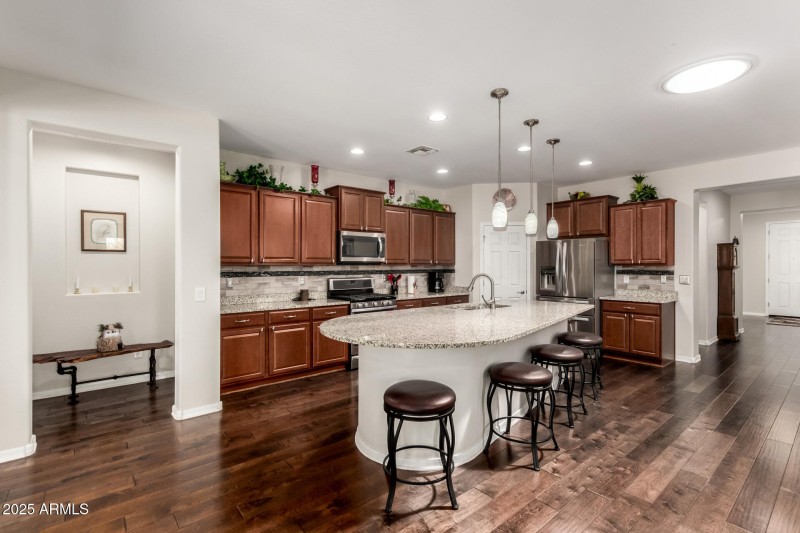breakfast bar/kitchen2