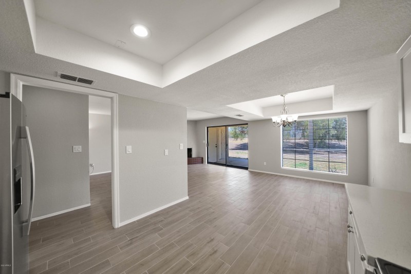 Kitchen & Dining
