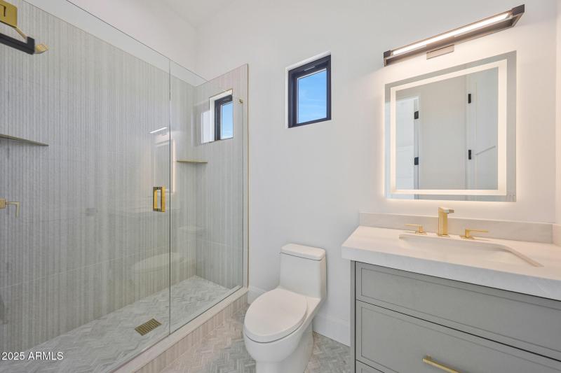 Guest Bathroom 3