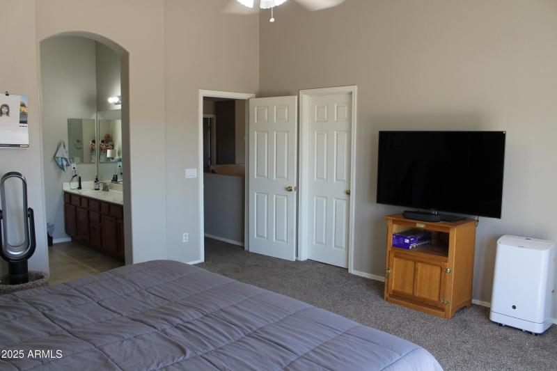 Primary Bedroom (3)