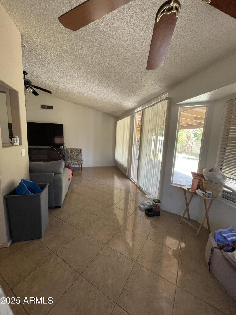 den2_8717WWilshire
