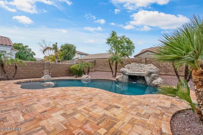 Travertine Decking everywhere!