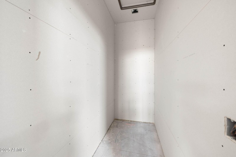 4-Closet