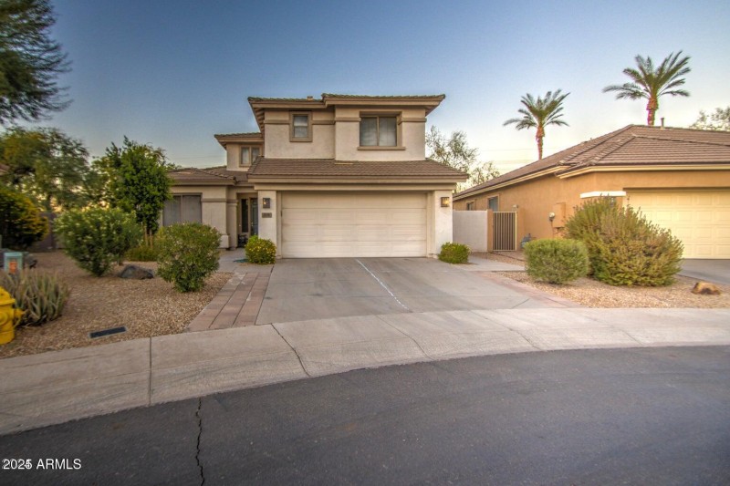 218 E SUNBURST LN