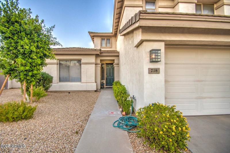 218 E SUNBURST LN