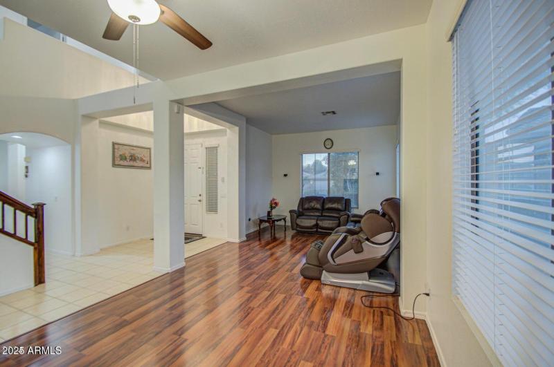 218 E SUNBURST LN