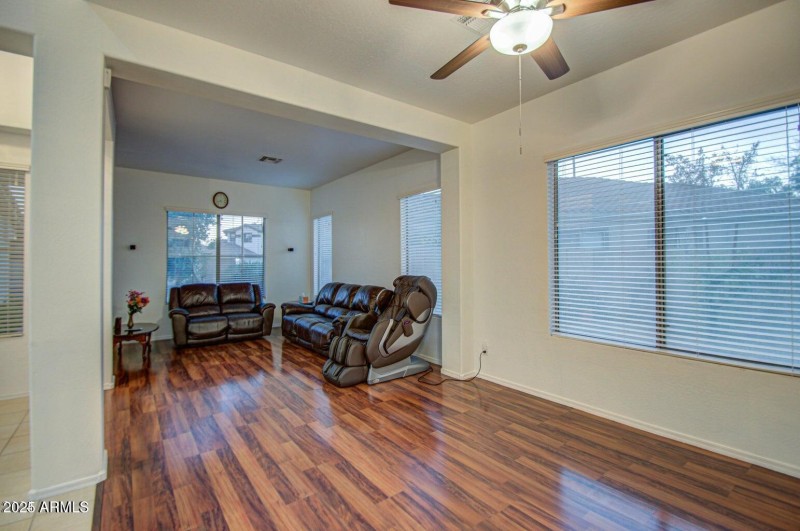 218 E SUNBURST LN