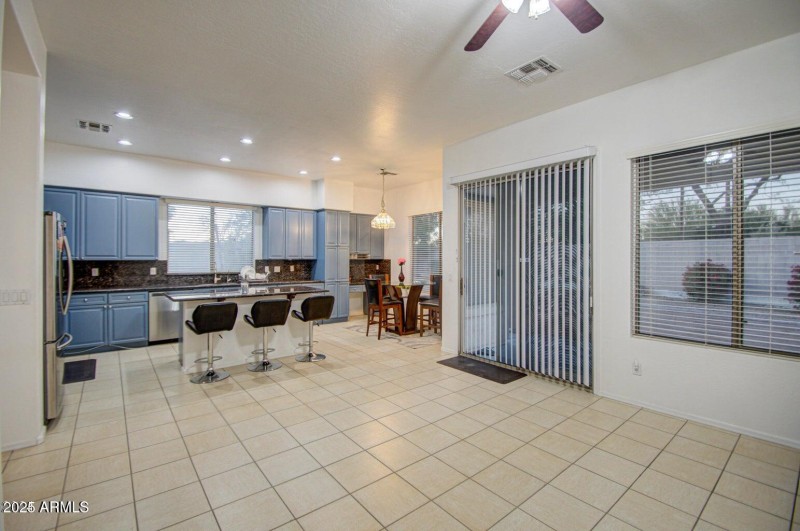 218 E SUNBURST LN