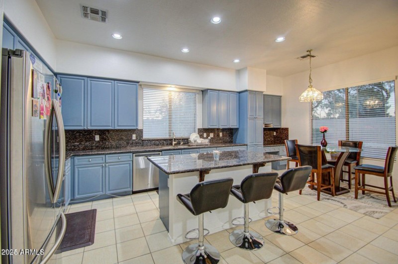 218 E SUNBURST LN