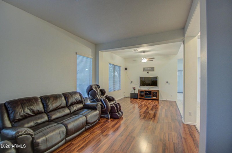 218 E SUNBURST LN