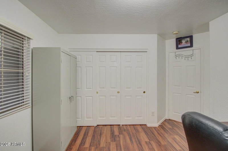 218 E SUNBURST LN