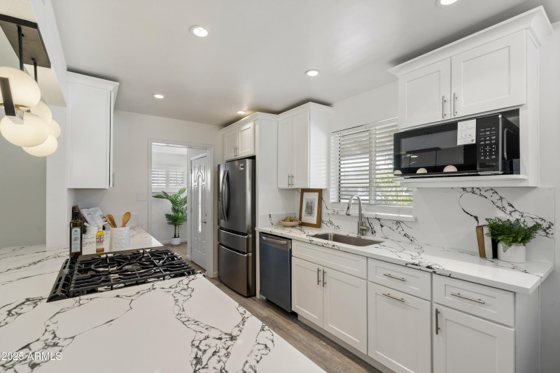 7041 E Cypres St-43