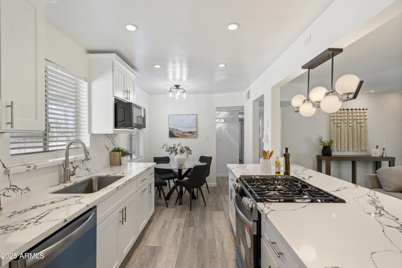 7041 E Cypres St-43
