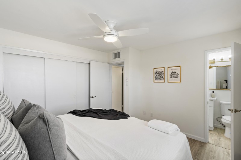 7041 E Cypres St-43