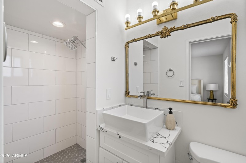 7041 E Cypres St-43