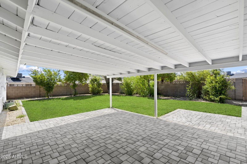 7041 E Cypres St-43