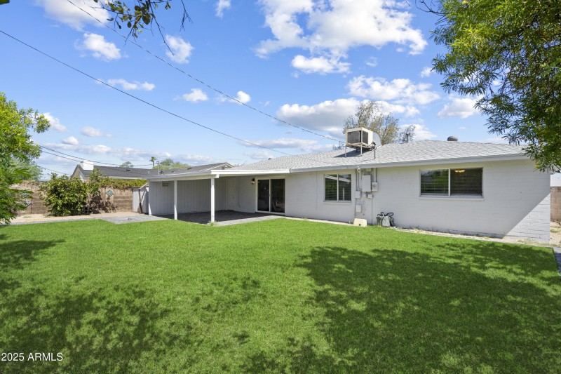 7041 E Cypres St-43