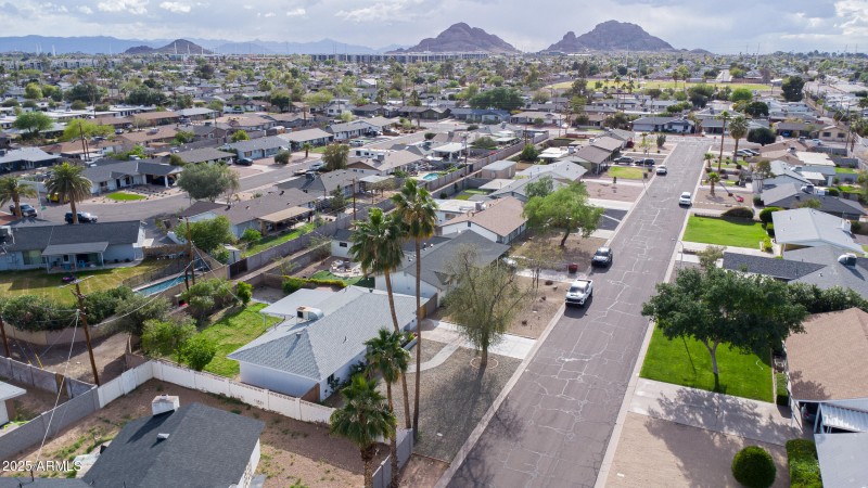 7041 E Cypres St-43