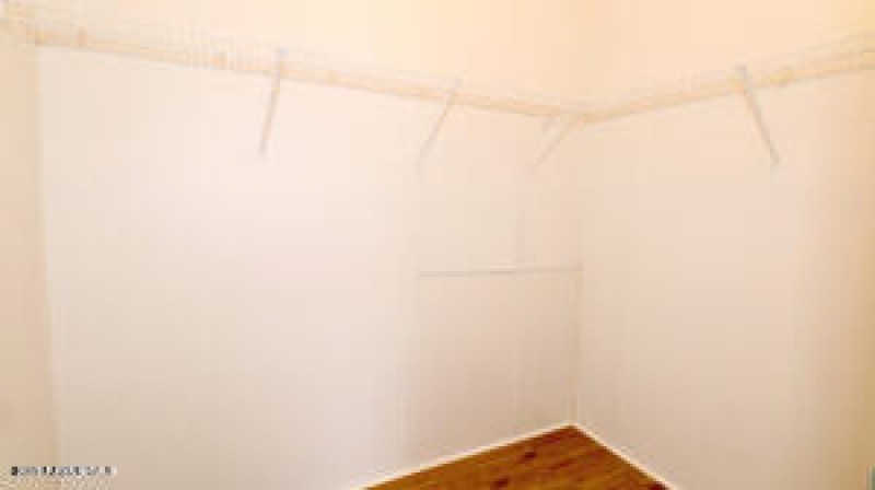CLOSET WALK IN