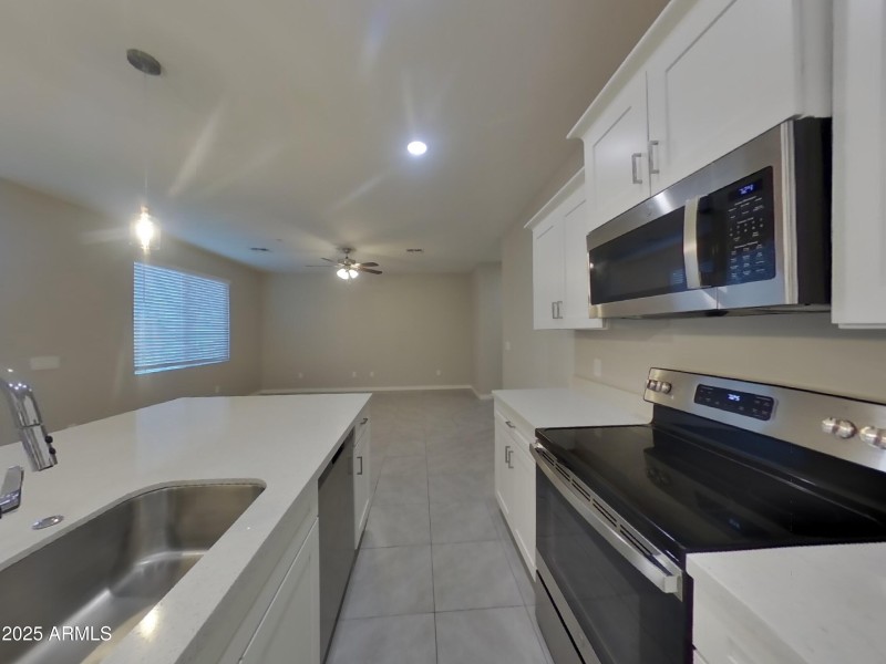 4_pc_juwpYHKQmc_Zyn3HEf0qq_layout_2