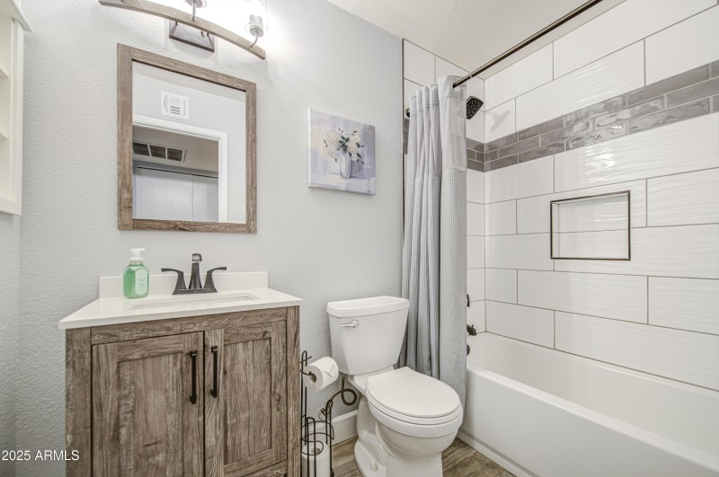 Bathroom 2-pic 2