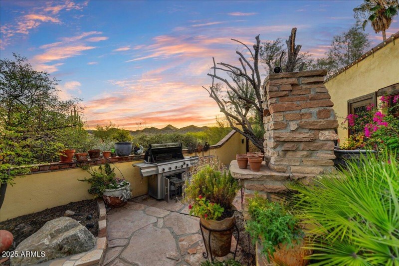 12-Courtyard View