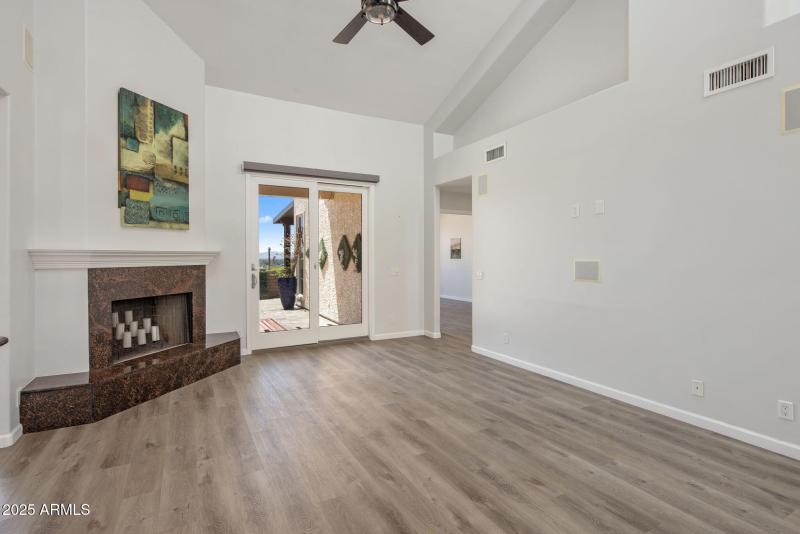 5-web-or-mls-D46A8563