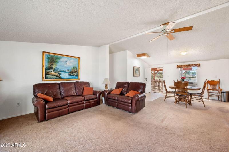 6-Living Room (2)