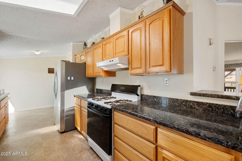 9-Kitchen (2)