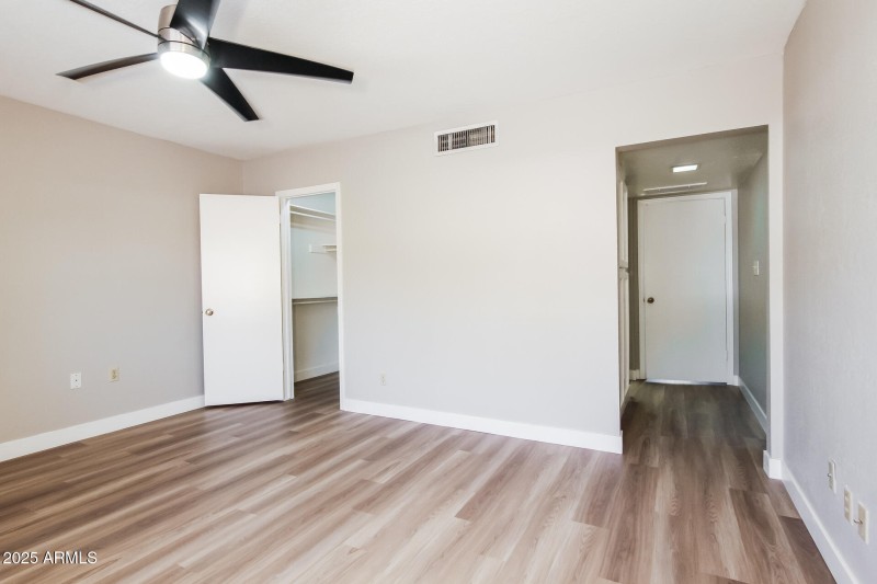 8-photo-Main-Bedroom