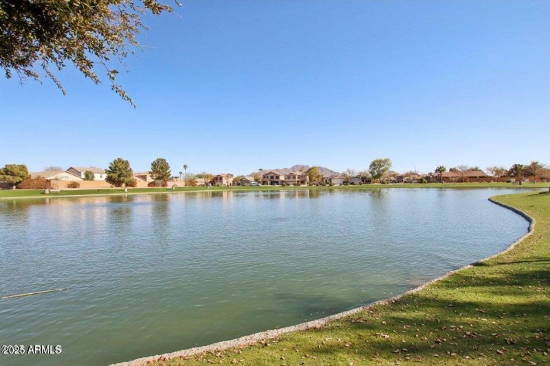 Sun Groves Lake pic 2