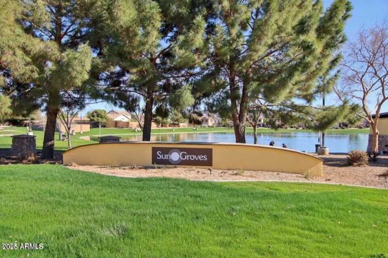 Sun Groves Lake pic
