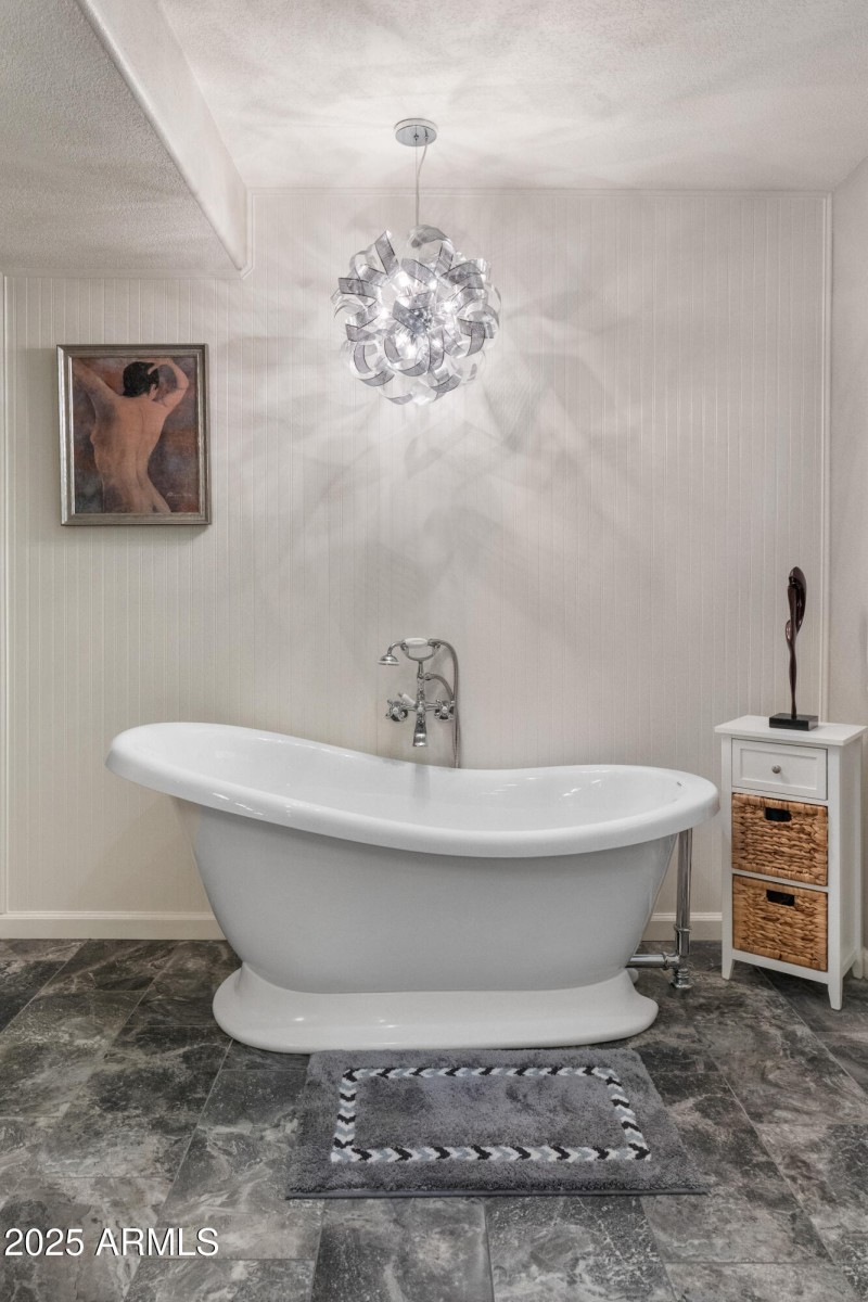 Soaking tub